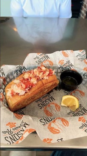 Sreetips First Ever Lobster Roll at Masons Lobster Charleston SC
