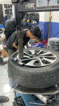Dismantle Car Tires with Manual Tools #tyres #shortvideo #car #shorts #diy
