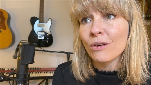 Kort om fredag i en lang og anæstesi-præget update, blot for at sige at "Det Forlyder (Live)" er ude i morgen. Første sang fra mit første (rigtige) livealbum, der kommer sammen med foråret 3. maj, - så' det sagt! | Signe Svendsen