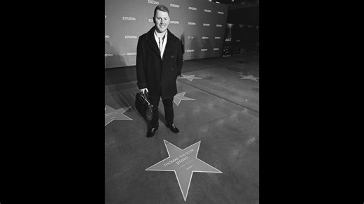 Thomas Theodor Jensen on Instagram: "Dette intervjuet ble spilt inn i oktober 2024. Men jeg var ikke klar for at det skulle deles. 2026 er året hvor det er på tide at jeg også gjør meg noe mer synlig. Mange tror de kjenner meg – og historien min. Men dette intervjuet gir kanskje et dypere og mer ærlig innblikk i hvem jeg er, og hvorfor jeg gjør det jeg gjør. Siden intervjuet ble spilt inn, har mye skjedd. Jeg har blitt 20 kilo lettere – både fysisk og mentalt. Organisasjonen min har vokst til ne