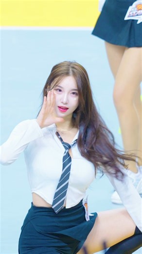 김현영 • barbie • 核彈芭比💣 on Instagram: "불량학생 아닙니다🖤 KB 3:0 승리했던 어제🫶🏻 #kb #KB스타즈 #김현영 #김현영치어리더"