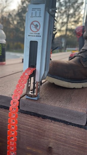 The marvelous power of PAMFast with Cortex AutoFeed Screws! Perfect Plug Champion @outdoorspacebuilders demonstrates the power of installing Cortex standing up. Check out the power of the PAMFast tool: with Collated AutoFeed Screws, you can FORGET about predrilling. Cortex screws fasten your deck with each drive! Looking to install Cortex standing up? Become a PAMFast First Time User today. Check our bio or message us for more info! 🎥: @outdoorspacebuilders #FastenMaster #FastenMasterPRO #PRODr