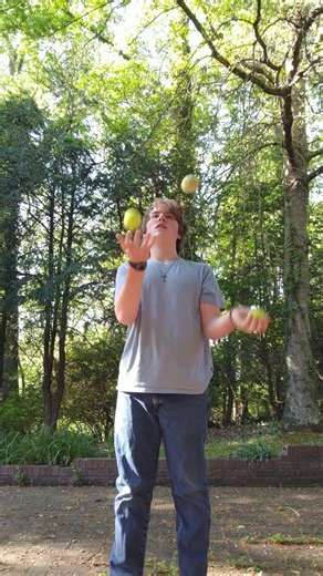 Anyone Like Tennis? (Juggler's Tennis w/ Tennis Balls) #juggling