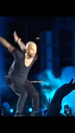 Cyberstreetflips on Instagram: "@chhrisbreezy #flips #awesome #chrisbrown #singer #dancer"