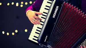 How to Play a Piano Accordion