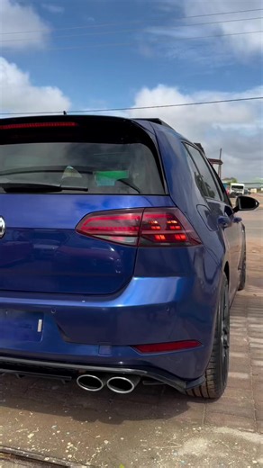 2019 VW Golf 7.5R Royal Blue – 2.0L TSI 4MOTION, P259,000