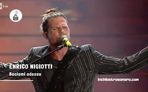 🌺🌹🌼SANREMO 2020🏵️🌸🌻 Highlights! Enrico Nigiotti “baciami baciami baciami adesso” o “credimi credimi credimi sempre”? Classica, nel mood sanremese tra suono caldo e autocitazioni, non si allontana dall’abitudine della sua scrittura. Bell’assolo di chitarra, la parte più emozionante di un brano salvato da un’esibizione sempre centrata 🏹 Sentimentale 🌹 #inchiostrosanremo Le pagelle del festival sono sul blog inchiostrosonoro.com 🌈 #inchiostrosonoro #EnricoNigiotti #Baciamiadesso #sanremo20