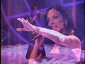 E por você Deus estremece terra, quebra as cadeias pra te libertar onde estiver, Ele manda um anjo até o cativeiro para te buscar Deus entra em cena contra o inimigo, e mostra que contigo Ele sempre está, quem toca em você, está tocando em Deus, e procurando fogo para se queimar... ♫♪♫♪ | Louvores