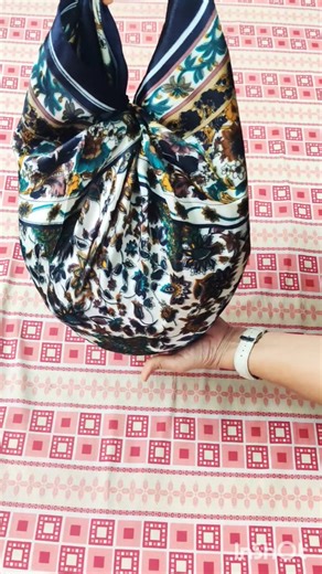 Instant DIY Pouch For Essential | Travel pouch #pouchmaking #diy #diypouch #shortvideo #diygallery