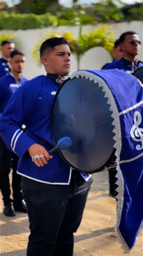 Escola Padre Antônio Callou on Instagram: "Iniciamos o nosso 7 de setembro com o emocionante asteamento da bandeira! 🇧🇷✨ A nossa banda e o balé já estão animados e prontos para brilhar no desfile cívico, levando muita música e dança para celebrar o orgulho de ser brasileiro. Vamos juntos celebrar nossa história e nossa nação com muita alegria e energia! 🎶💃🎉 #7deSetembro #DesfileCívico #BandaEBalé #OrgulhoDeSerBrasileiro"