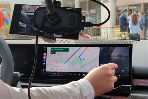 Tu coche no tiene Android Auto porque no has instalado esta app. Solo necesitas un móvil viejo