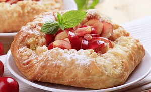 Gâteau délicieux aux cerises pour 6 personnes - Recettes - Elle à Table