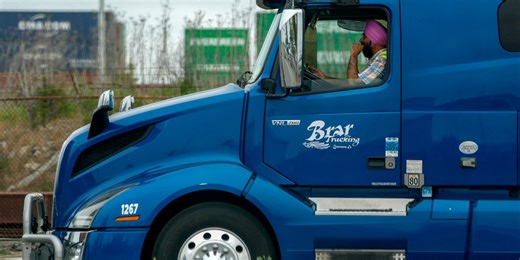 America’s Ranks of Immigrant Truckers Find a Roadblock: English Tests