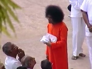 28K views · 667 shares | Sri Sathya Sai Baba Video - Darshan in the 1980's Camera Peter Rae, Sai film maker. Director and producer of Pure Love and Moments. Courtesy: Edited by sailove org. #SBOI | Sri Sathya Sai Baba | Facebook