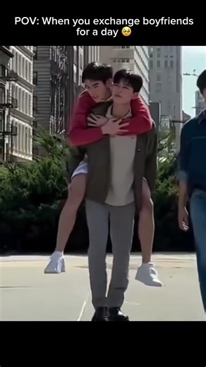 They exchanged boyfriends 🤭 #PondPhuwin #GeminiFourth