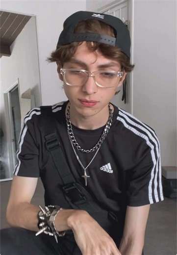 Health Goth Makeup Tutorial: 2014 Style Guide