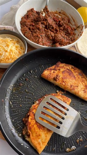 15 Minute Cheesy Lentil Tacos This is the final recipe in my new mini series '3 Ways with Lentils' You know when you find an easy dinner that you LOVE and you just pray to the dinner gods that the rest of the house will like it too so you can add it to the list...? ...Well they loved it! We had them with some of those skin on fries and it was just a perfect midweek dinner The filling in these...well I'm honestly obsessed. I'm going to figure out how to turn this into a quick chilli, so I'll keep