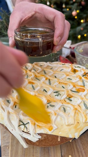 Oli Paterson on Instagram: "Turn your Christmas Leftovers into a Yorkshire Pudding Pie this year! A Yorkie this size (8 inch pan) needs 3 fresh eggs and the same volume in milk and flour with a generous pinch of Smoked Salt and MSG Bake the Yorkie at 180C for 25 mins to rise, fill it up, add your lid and decorate then butter baste and bake for 20 mins to cook the pastry (possibly with top heat oven setting) Merry Christmas folks, hope you have a good one with your friends or family 😁😌 #christm