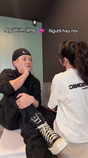 Người Im Lặng Gặp Người Hay Nói: Tình Huống Thú Vị