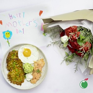 38K views · 42 reactions | Make your start to the day a big one with this tasty and fulfilling Rosti Big Breakfast recipe. Skip the frozen hash browns, and instead fry up your own delicious potato cakes! Top it up with egg , salmon, Crème Fraiche and your very own guacamole! #rosti #cooking #recipe #coldstorage #swissfood #brunch #avocado #potatoes 凜陋 | Cold Storage Singapore | Facebook