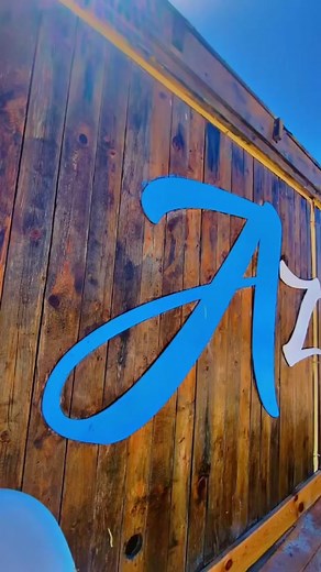 Le coucher du soleil est le meilleur moment qui ne cesse jamais de nous emerverveiller.🌌 Cherchez-vous d'un moment de sérénité? N'hésitez pas d'arriver chez #azurbeach pour profiter de beau moment . ☎️Contacter nous sur ☎️53802907 #enjoythemoment❤️ #sunrise_sunset❤️❤️