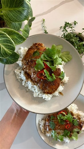 Vietnamese caramel chicken thighs✨ This recipe is from the Monday chapter of my cookbook, which focuses on quick, easy meals. Most are 30 minutes or less with short ingredient lists, because I know making dinner on a Monday isn’t usually a top priority. I organized the cookbook by day of the week because I find that the rhythm of the week determines what I’m in the mood to cook and eat. Start the week with quick, healthy meals, then indulge a little as the weekend approaches, and use your day of