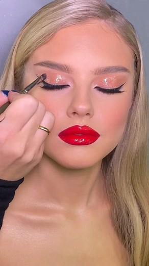 HUDA BEAUTY on Instagram: "Gorgeous 😍😍😍 @wazhmulya #hudabeauty @hudabeautyshop #BOMBBROWS Microshade Brow Pencil"