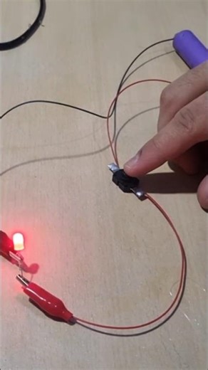 DIY Mini Power System 🔋 | Light a Bulb at Home Using Simple Materials