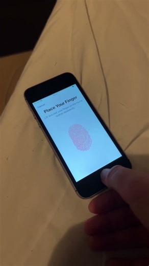 Setting up an iPhone SE #iphone #apple #fyp #iphonese