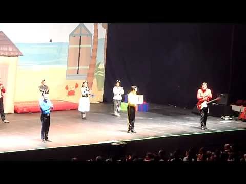 Wiggles "Welcome to the show...no Jeff" @ Izod