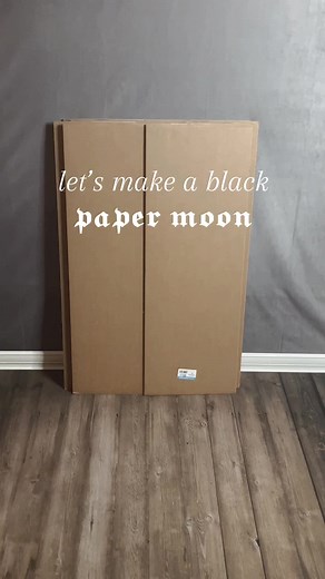 🌚 Making a Paper Moon for @KALMA’s Holiday Pop-Up Display #papermoon #diy #crafting #holiday #gothicdecor #gothcrafting #whimsigoth #whimsigothic #celestial