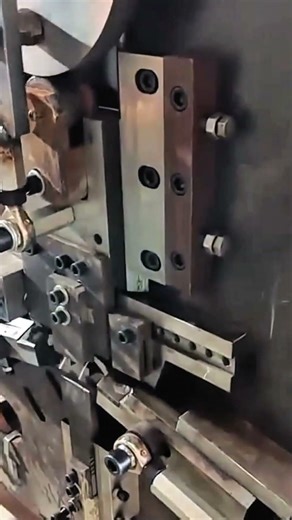Mastering Wire Bending: A Smart Technique for High-Speed Precision ⚙️ #Manufacturing #Engineering