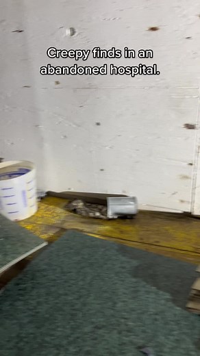 Exploring Creepy Abandoned Hospital: Rainbow Room & Red Stains