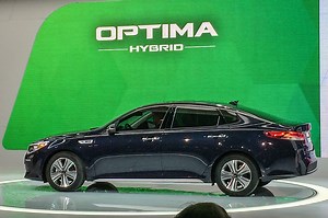 Kia targets CO2 emissions of 37g/km from new Optima Plug-in Hybrid