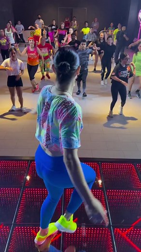 Time for happiness 🥰@Ana Georgescu #zumba #zumbaclass #zumbainstructor #zumbadance