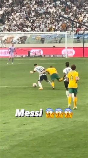 When Messi managed to escape this 😱 (via @tony_wang_1016_sonic) | ESPN FC