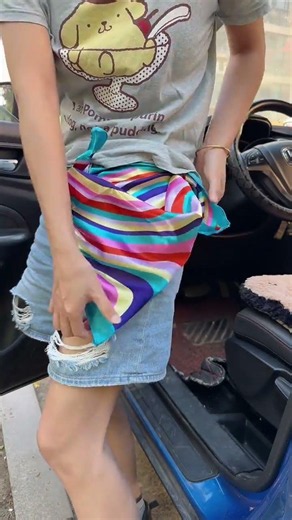 I went out without a bag and the silk scarf around my neck saved me in an instant