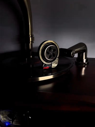 原来这就是百年前的声音！留声机播放的瑕疵，竟然是现代音响没有的‘温度’#留声机 #黑胶唱片机 #黑胶唱片 #音乐发烧友 #摆件
