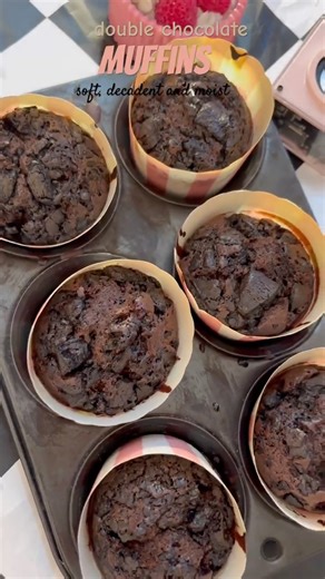 Double chocolate muffins 🧁🍫✨#christmas #baking #trendingshorts #viral #explore