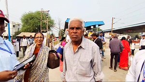 1.4M views · 10K reactions | Sealdah Division's Ticket Checking Staff are issuing on the spot tickets by Hand Held Terminal(HHT)which appears as immense beneficial for the pilgrims, especially for elderly passengers getting ticket without standing on queue at the counters. They are also guiding the pilgrims. | Sealdah Division, Eastern Railway | Facebook