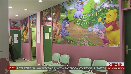 📌📌DNEVNIK TVSA/ Tokom septembra uobičajeno se bilježi povećan broj pacijenata sa simptomima stomačnih viroza, naročito zbog povratka sa godišnjih odmora i početka nove školske godine. Stručnjaci ističu da je riječ o sezonskoj pojavi, koja se svake godine javlja u ovom periodu, a broj pacijenata ne odudara od onog u ranijim sezonama. Ljekari savjetuju građanima da obrate pažnju na higijenu ruku i pravilno čuvanje namirnica. | Televizija Sarajevo - tvsa.ba