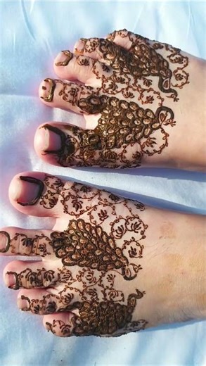 minimal peacock legs design 🌿🫶❣️#hennamagic #creativehenna#mehndi#henna