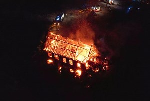 Dramatic fire broke out last night and destroyed a building | Somerset Live