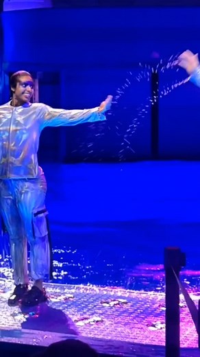 Saylor Hawkins | Aqua Action on Icon of the Seas 💙💗💜 #royalcaribbean #entertainment #diving #livingthebestlife | Instagram