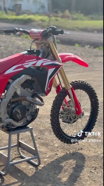Discover the New CRF250R Dirt Bike Features