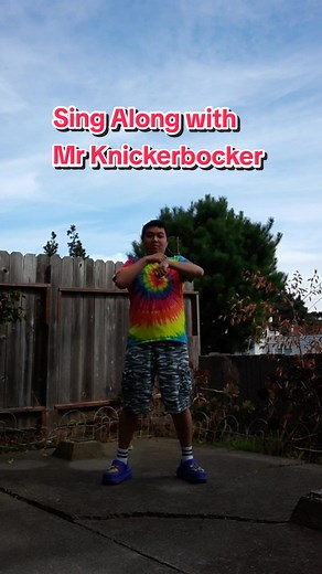 Come on, Everybody Sing Along, in Mr Knickerbocker. 🎵🎶👏🏼👄 #barneyandfriends #barney #singalong #barneysbigsurprise