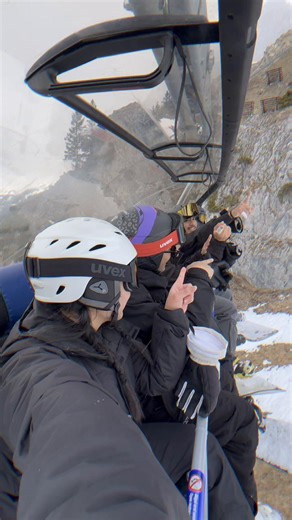 Adu foto grub kalian dong!! 🙋🏻‍♀️ Kalo kalian tim Snowboard apa Ski? 🤷🏻‍♀️