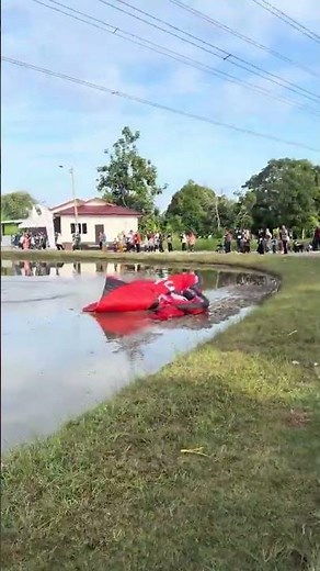 Scary Paramotor Crash Into Water (Caught On Camera) 🪂💦 #Shorts