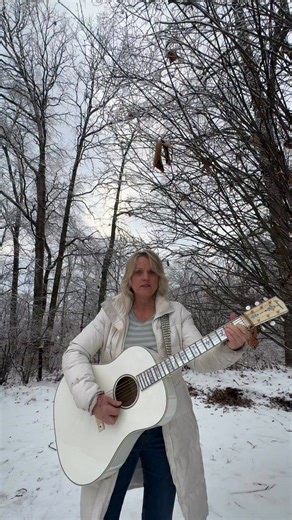 VIDEO #RhondaVincent “Timeless & True Love” filmed during the cold and icy times of Nashville - loving my Bourgeois Guitars , D'Addario and Co. strings, BlueChip Picks, and Shure | Rhonda Vincent