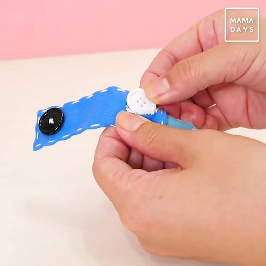 1歳児向け ボタンをつなげて遊ぼう